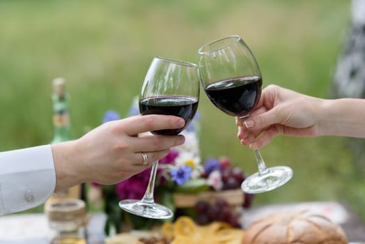the wine glasses hands newlyweds photo zone
