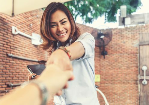 Asian women are happy with the greeting,Focus on face
