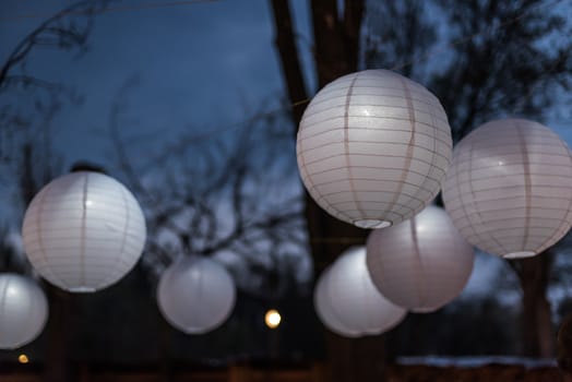 wedding decor, glowing lanterns in the sky