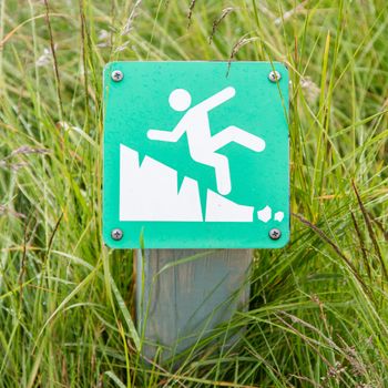 Green square sign - Warning for risk of falling - Iceland