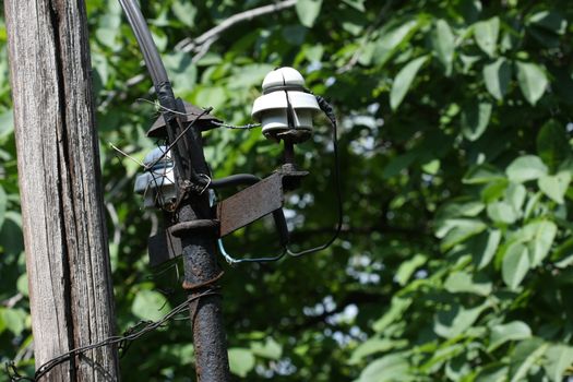 Affrightfu old electric installation still in use