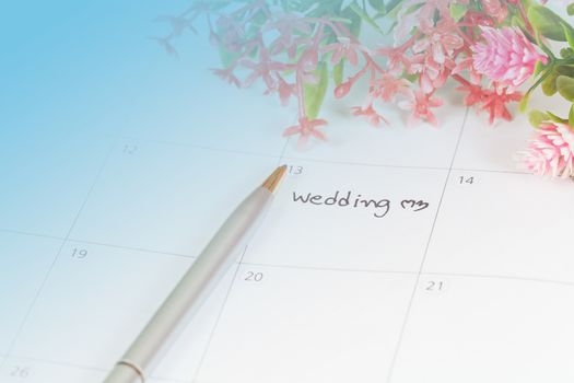 Reminder Wedding day in calendar with pen