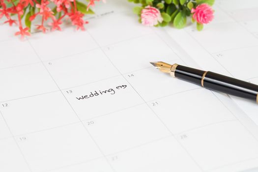 Reminder Wedding day in calendar with pen