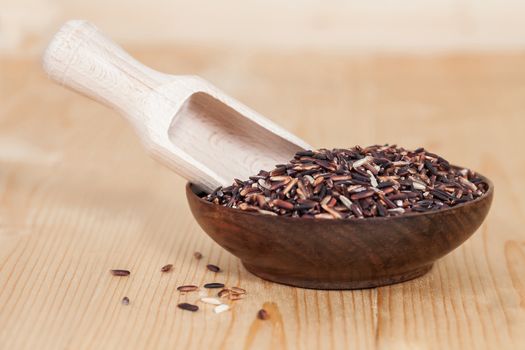 raw Rice berry on wood background