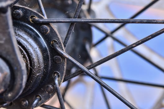 Bicycle front wheel hub