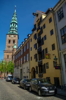 Copenhagen, Denmark -30 april 2011: St. Nicolai Church and street of downtown.