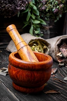 Mortar and harvest the dried herbs for health