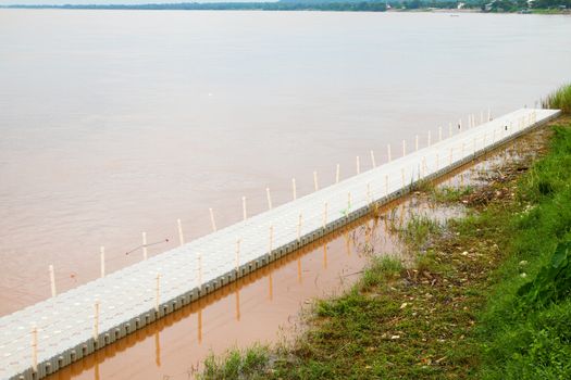 Landing plastic for boats