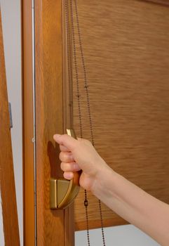 Arm open plastic window with blinds