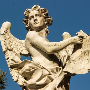 A statue of an angel with the table.