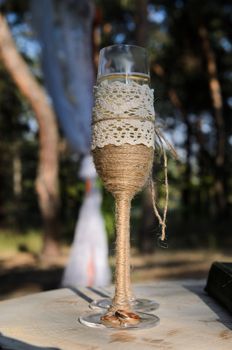 wedding glasses with twine are drawn on the stump