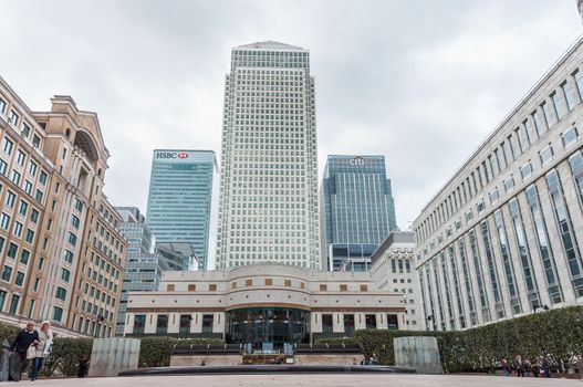 LONDON, UNITED KINGDOM - NOVEMBER 8, 2014: Cabot Square, one of the central squares of the Canary Wharf. This view includes fountain and three tallest skyscrapers in Canary Wharf: One Canada Square tower, HSBC Tower, City Bank Tower