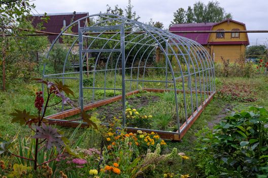 Manufacturer of greenhouses for vegetable garden with his own hands