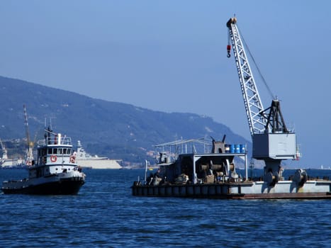 Port of La Spezia, barge for towing and repair boats