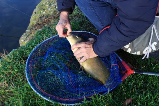 When it comes time to unhook the fish many anglers are in difficulty.