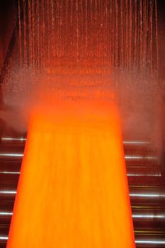 Cooling hot steel plate on conveyor