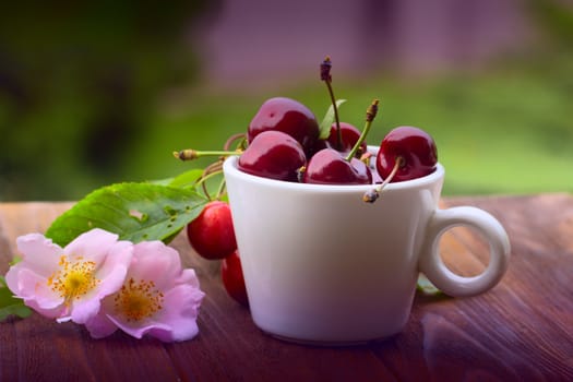 Fresh cherries in bowl on table