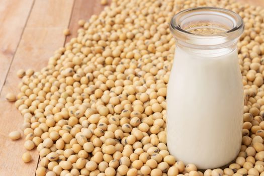 Health Benefits of Soy Milk : Improve Lipid Profile, Strengthen Blood Vessel Integrity, The omega-3 and omega-6 fatty acids, Prevent Postmenopausal Syndromes, it is a rich source of phytoestrogen.