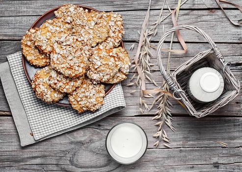 Autumn oatmeal cookies in clay dish.View top