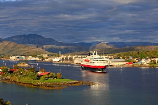 M.s Polarlys forlater brønnøysund