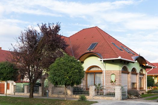 Detached house. Well-kept. Beautiful house. Detached house with ornamental trees and flowers around.