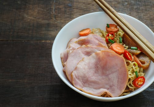 chinese noodle with ham and vegetables