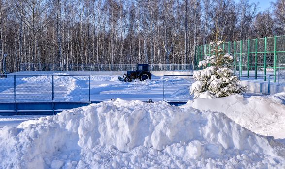 Removing snow from the pitch