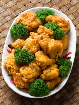 close up of rustic american chinese takeout general tso chicken