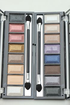 Eye shadow palette with various matching colors