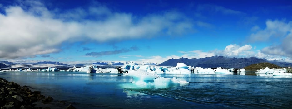 Lagoon Jokulsarlon, glacial lake and icebergs, Iceland