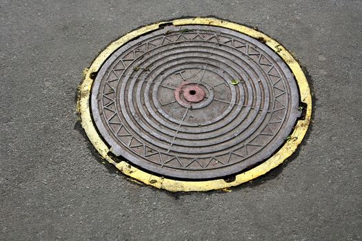 manhole cover with yellow edging 