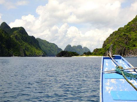 Going by a Vessel to El Nido Islands of the Philippines