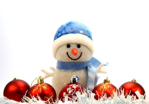 Five christmas balls, a white garland and a blue snowman