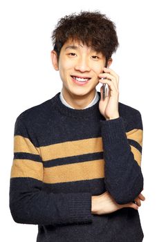 Happy young man talking on mobilephone, smiling happy, looking at camera.