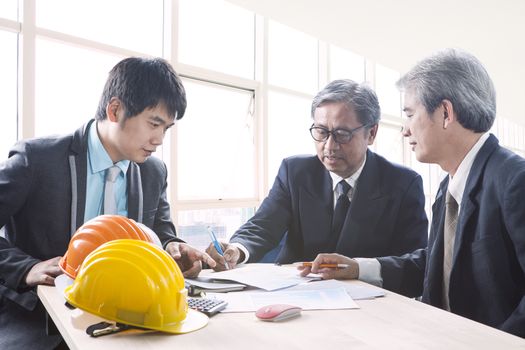 team of asian engineering man project solution discussing in office meeting room 