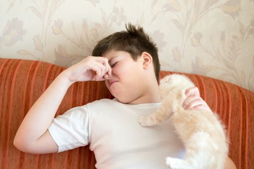Teen turns due to unpleasant odor from a cat