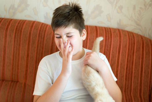Teen turns due to unpleasant odor from a cat