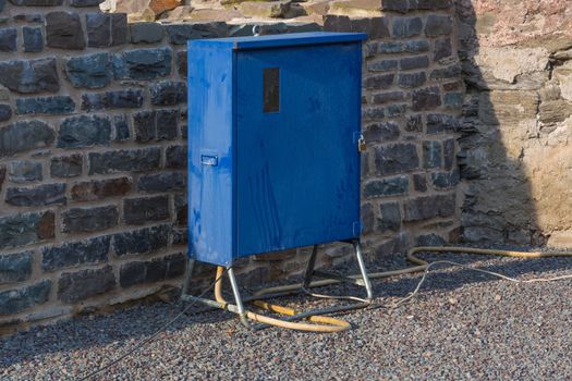 Mobile power crate for the power supply on construction sites.