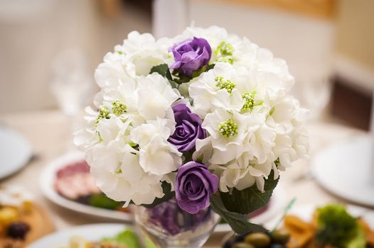 bride purple flowers wedding 