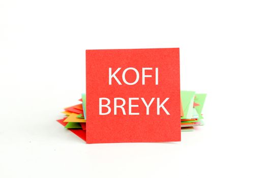 picture of a red note paper with mispelled text coffee break