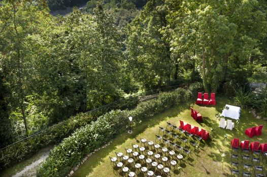 outdoor wedding in the castle of Tercesi
