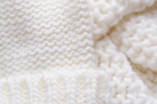 texture of the white knitted scarf and hat.