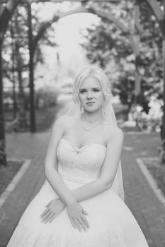 Black and White Photo stylish bride bride with a bouquet of flowers