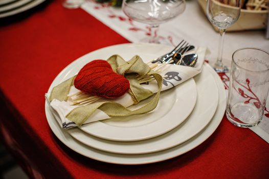 beautiful table setting for the wedding dinner in a restaurant.