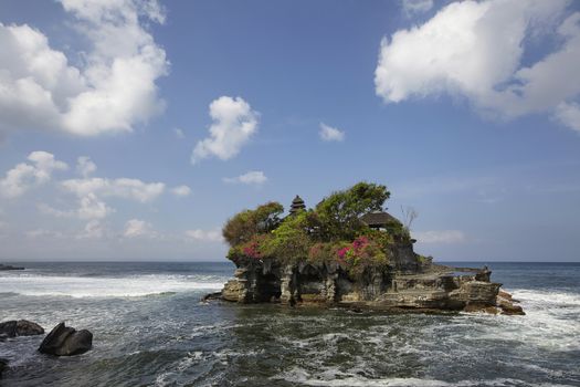 The Tanah Lot Temple, the most important indu temple of Bali, Indonesia.
