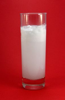Long drink glass containing water with an effervescent agent
