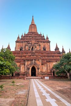 The Sulamani Temple is a Buddhist temple located in the village of Minnanthu (southwest of Bagan) in Myanmar