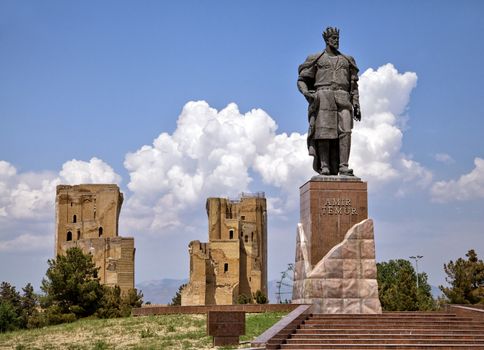 Statue of Timur and ruins of Ak-Saray palace in Shahrisabz, Uzbekistan