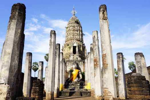 Main approach to Wat Phra Si Rattana Mahathat Echliyong in Sukhothai temple world heritage