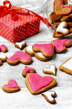 Packaging holiday cookies in the shape of hearts for Valentine's day